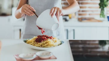 10 Ways to Practice Mindfulness in the Kitchen